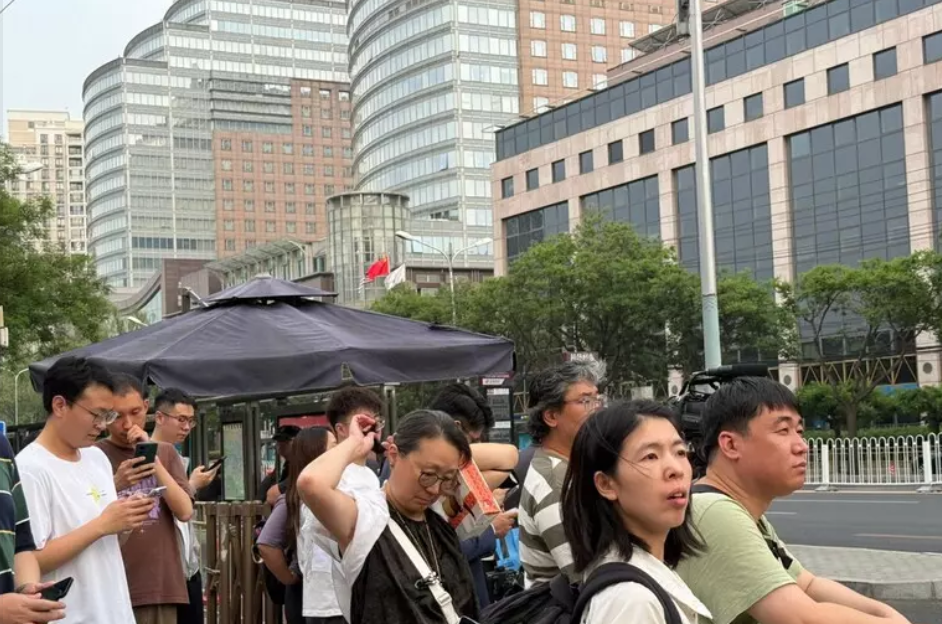 中国央行抑制人民币升值，人民币兑美元中间价报 6.7888