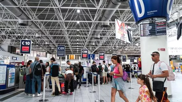都灵与米兰机场整合风波：马尔罗内与左翼政党互相指责