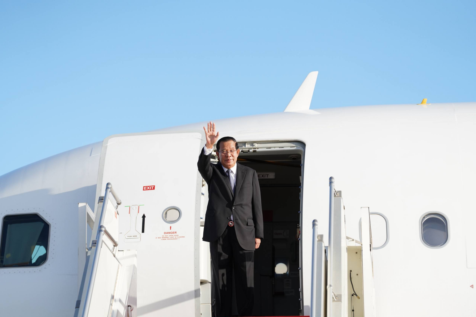 洪森率团启程访华，将在北京会晤习近平等多位中国领导人